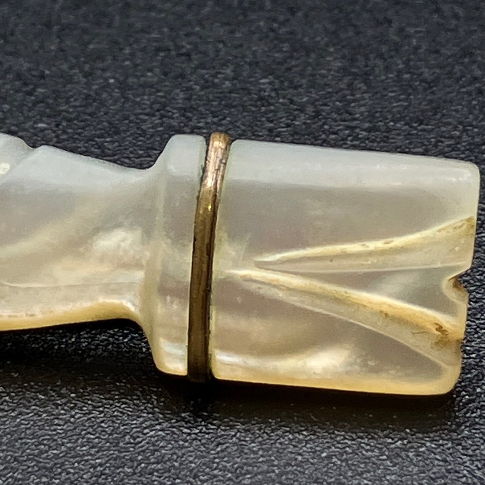 Vintage Handshake Friendship Pin White Carved Mother of Pearl Brass Tone 1.92in - Picture 3 of 7